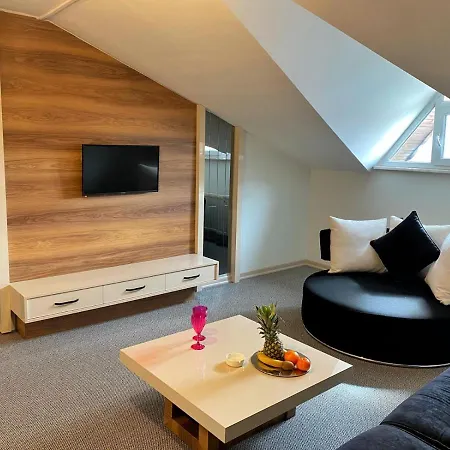 Hotel 374
