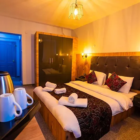 Hotel 374